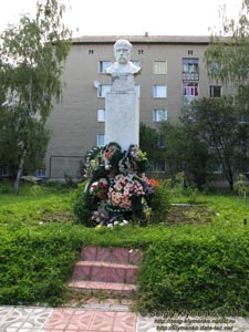 Отыния, Ивано-Франковская область. Фото. Бюст Т. Шевченко