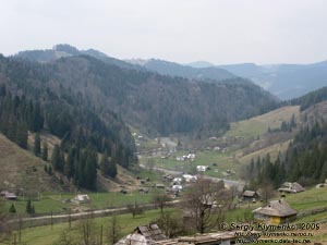 Фото Карпат, селение Топильче и Черный Черемош. Карпатские пейзажи.