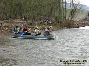 Фото Карпат. Cплав по Черному Черемошу: стартует рафт...