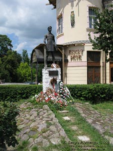 Закарпатская область. Берегово. Фото. Памятник великому венгерскому поэту Шандору Петефи (настоящая фамилия - Петрович, 1823-1849).