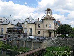 Закарпатская область. Берегово. Фото. Отель-ресторан «Золотая пава», здание бывшего казино.