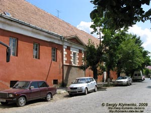 Закарпатская область. Берегово. Фото. «Графский двор» (ул. Габора Бетлена, 1), вид с улицы.