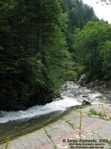 Львовская область. Речка Каменка. Фото. Водопад на речке Каменка. Вид сверху.