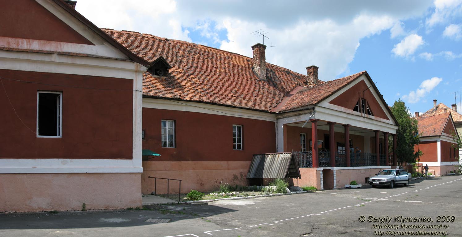 Закарпатская область. Берегово. Фото. «Графский двор». Основной (жилой) корпус, вид со двора.