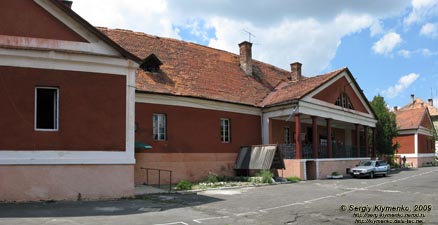 Закарпатская область. Берегово. Фото. «Графский двор». Основной (жилой) корпус, вид со двора.