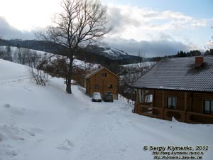 Закарпатская область, горнолыжный курорт Изки. Фото. На территории гостиничного комплекса.