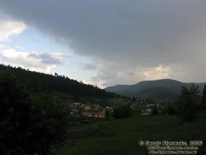 Львовская область. Славское. Фото. Вечерний пейзаж близлежащих гор.