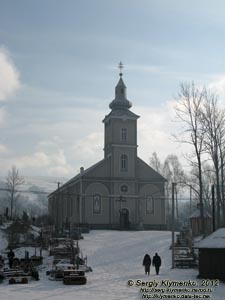 Закарпатье, поселок Ясиня. Фото. Каменная церковь.