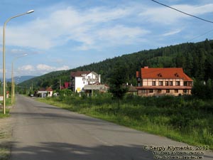 Закарпатская область, Ждениево. Фото. Гостиничные комплексы, расположенные на западной окраине посёлка.