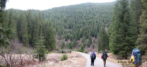 Фото Карпат, Черный Черемош и окрестные горы. Пейзаж выше селения Буркут.