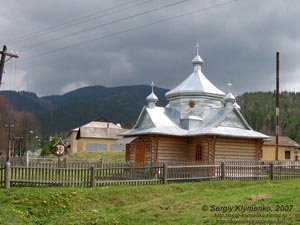 Фото Карпат, село Шибены. Часовня.
