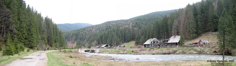 Фото Карпат, Черный Черемош. Вид на селение Буркут.