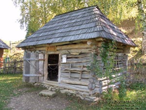 Закарпатская область, Колочава. Фото. Музей-скансен «Старое село». Хлев.