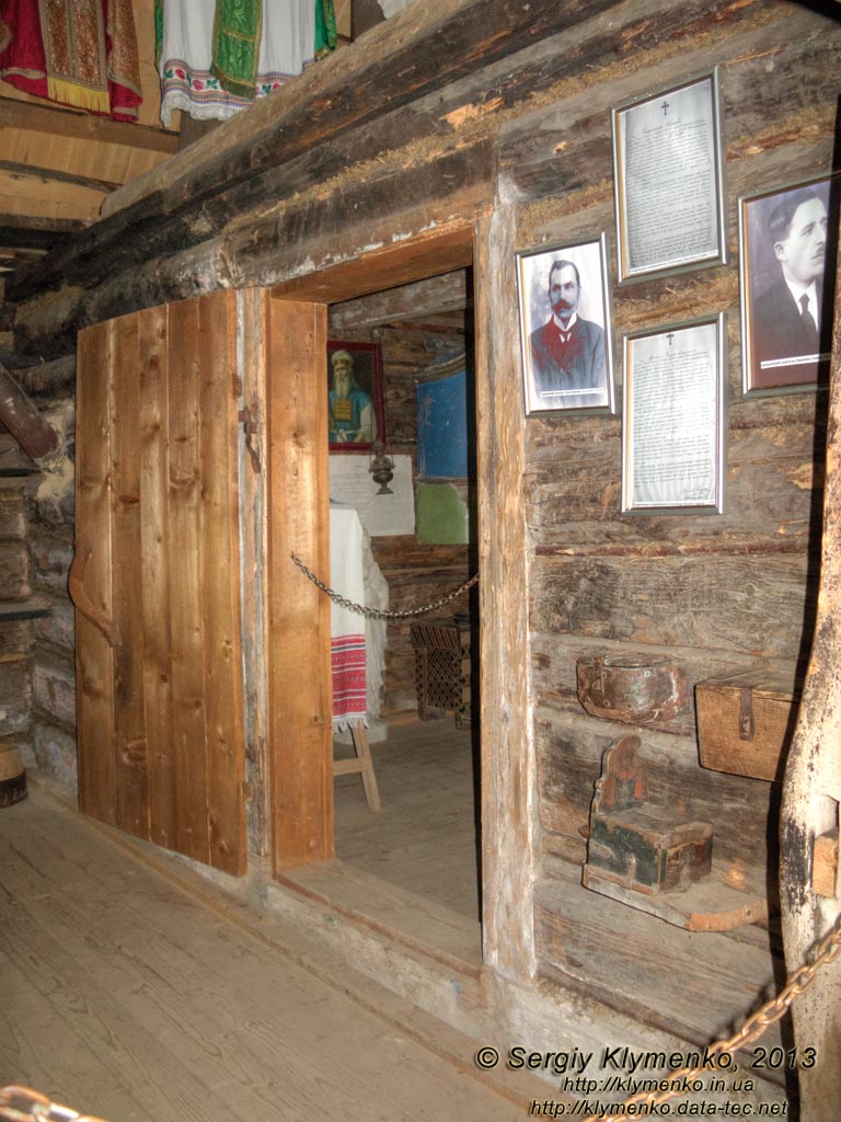 Закарпатская область, Колочава. Фото. Музей-скансен «Старое село». Церковно-приходская школа.