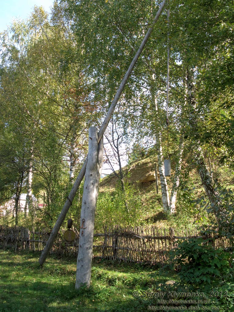Закарпатская область, Колочава. Фото. Музей-скансен «Старое село». Колодец-«журавель».