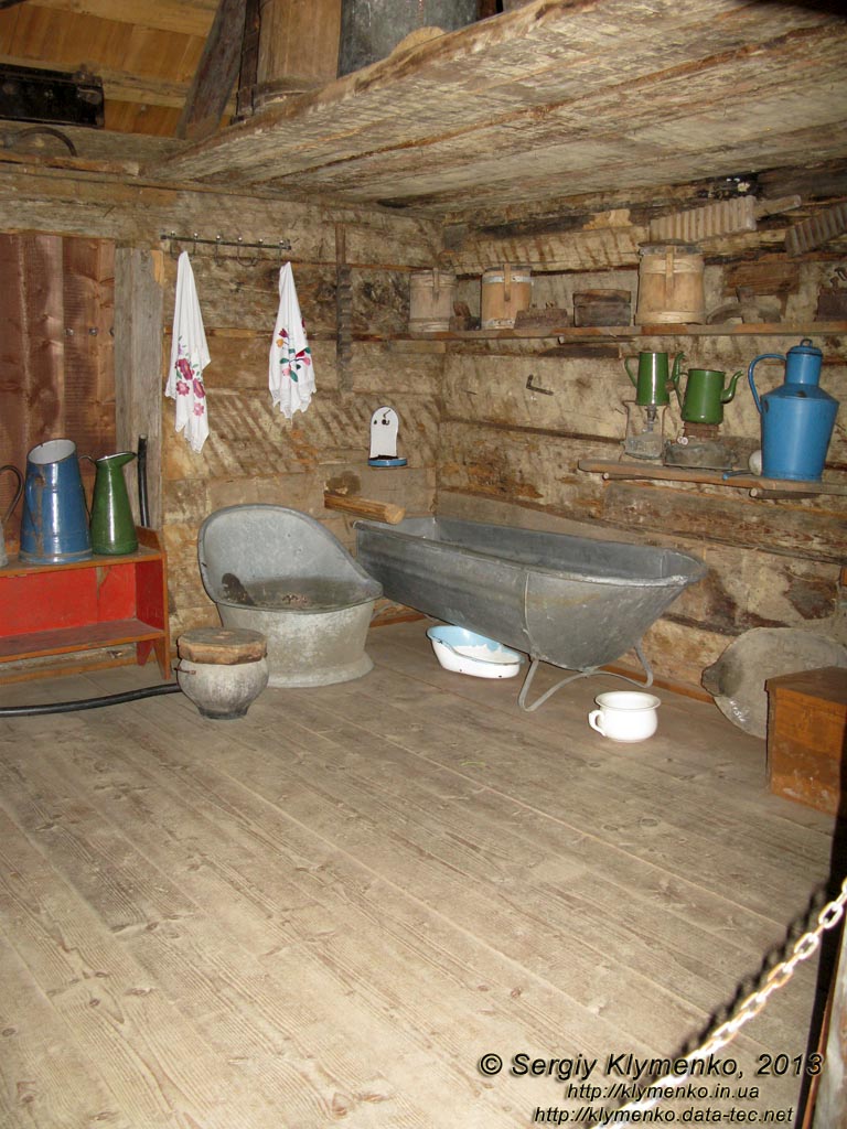 Закарпатская область, Колочава. Фото. Музей-скансен «Старое село». Парильня (купель).