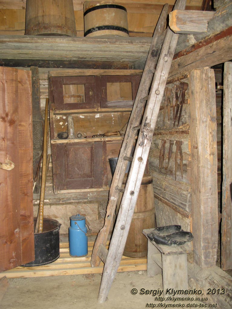 Закарпатская область, Колочава. Фото. Музей-скансен «Старое село». Дом чабана.