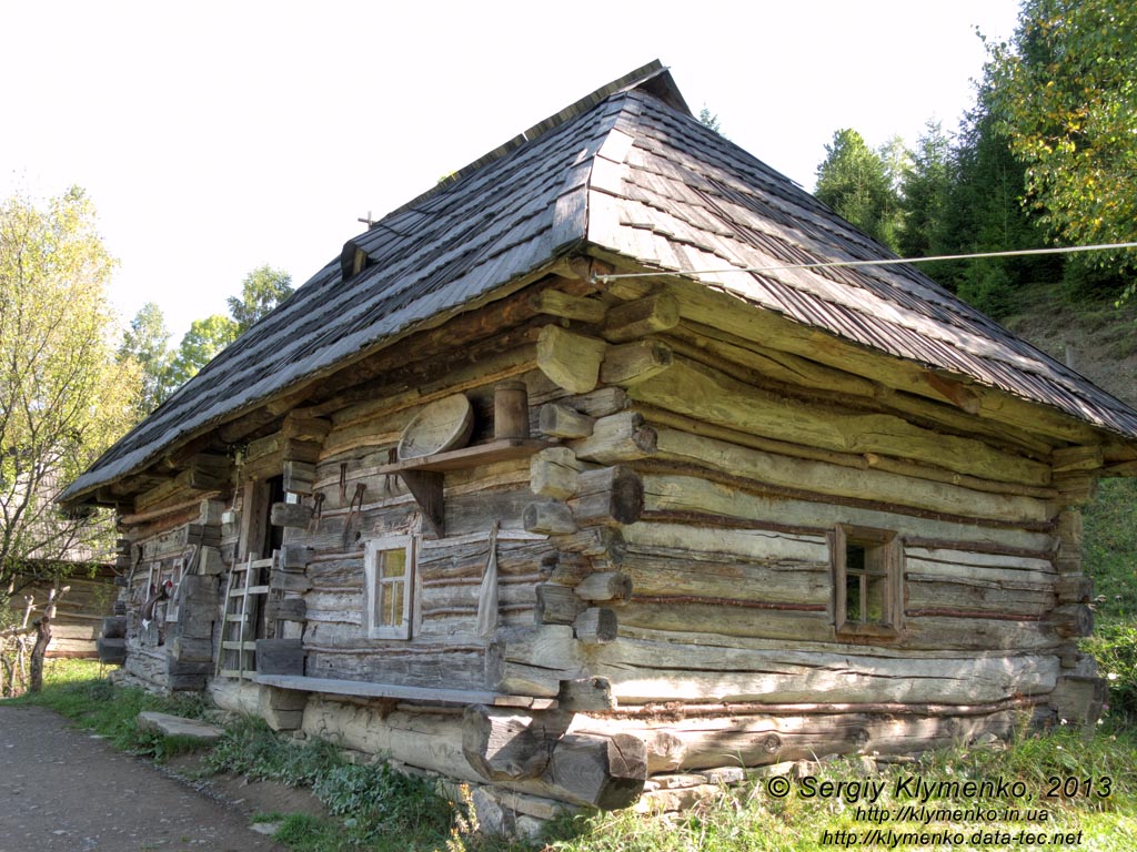 Закарпатская область, Колочава. Фото. Музей-скансен «Старое село». Дом чабана.