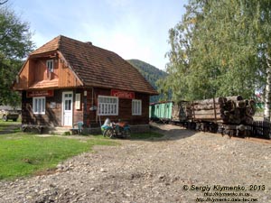 Закарпатская область, Колочава. Фото. Музей-скансен «Старое село».
Какое-то общественное строение «в честь 50-летия Великого Октября», скорее всего - дом-читальня.