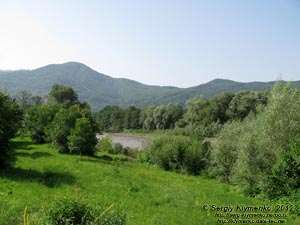 Карпаты. Закарпатская область. Фото. Украинско-румынская граница возле села Луг. За Тисой - Румыния.