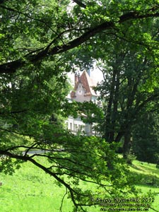 Закарпатская область. Охотничий дворец графов Шенборнов. Фото. В парке.