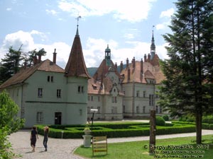 Закарпатская область. Охотничий дворец графов Шенборнов. Фото. Западный фасад.