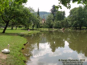 Закарпатская область. Охотничий дворец графов Шенборнов. Фото. В парке.