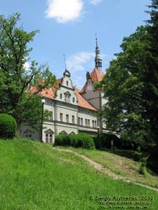Закарпатская область. Охотничий дворец графов Шенборнов. Фото. В парке.