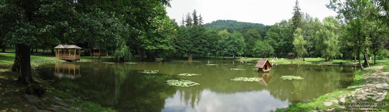 Закарпатская область. Охотничий дворец графов Шенборнов. Фото. В парке.