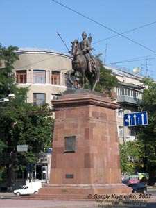 Харьков. Фото. Памятник казаку Харьку.