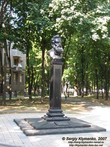 Харьков. Фото. Памятник Алчевскому Алексею Кирилловичу.