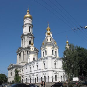 Харьков. Фото. Успенский собор, (памятник архитектуры, 1771-1777 годы) и
колокольня Успенского собора (памятник архитектуры, 1821-1848 годы), ул. Университетская 11.