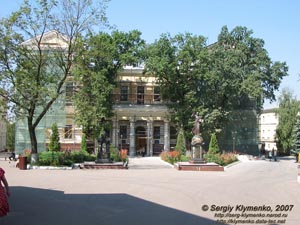 Харьков. Фото. Архиерейский дом (памятник архитектуры, 1820-1826 годы).