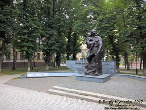 Харьков. Фото. Памятник Героям Пожарным в сквере между улицами Карла Маркса и Полтавский Шлях.