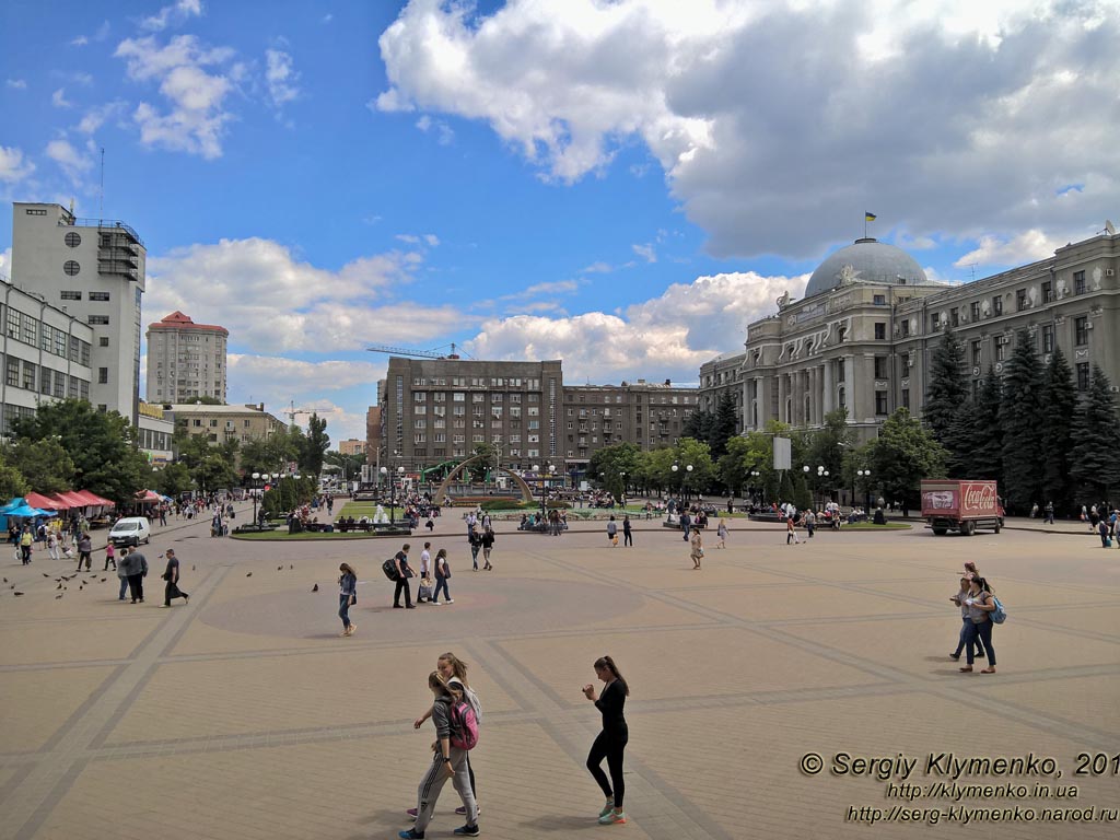 Харьков. Фото. Вид на Привокзальную площадь от железнодорожного вокзала.