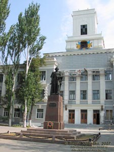 Херсон. Фото. Памятник адмиралу Ф. Ф. Ушакову, 1957, 1970 годы (просп. Ушакова).