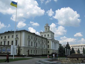 Хмельницкий. Фото. Здание Хмельницкой областной государственной администрации («Дом Советов»).