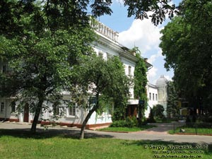 Хмельницкий. Фото. Здание на углу Площади Независимости и улицы Гагарина (ул. Соборная, 77).