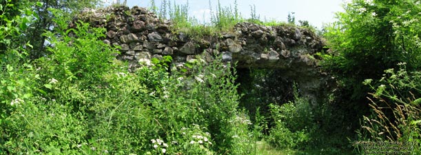 Закарпатская область. Хуст. Фото. Руины Хустского замка вблизи. Фрагмент.