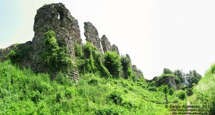 Закарпатская область. Хуст. Фото. Панорама руин Хустского замка.
