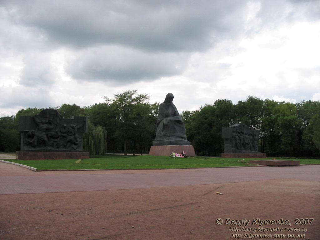 Кировоград. Фото. Мемориал Славы (ул. Ушакова).