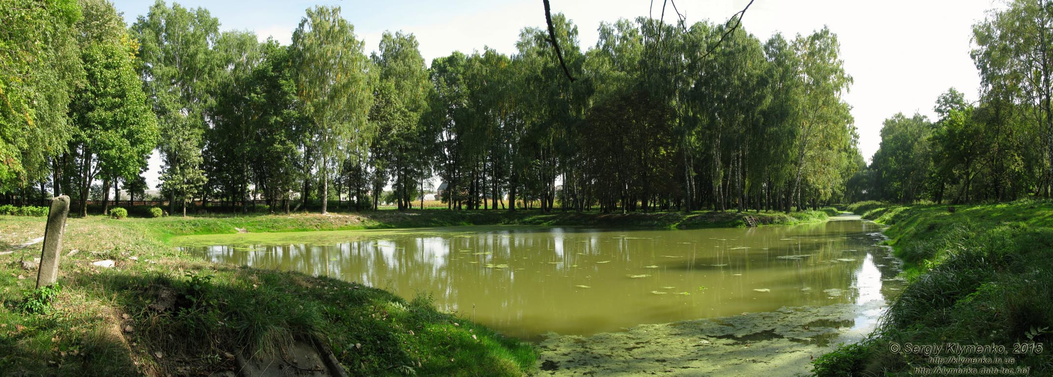 Волынская область, село Колодежно. Фото. Музей-усадьба Леси Украинки. Пруд рядом с усадьбой. Панорама ~120°.