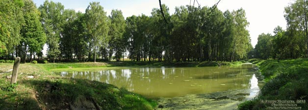 Волынская область, село Колодежно. Фото. Музей-усадьба Леси Украинки. Пруд рядом с усадьбой. Панорама ~120°.