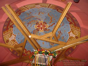 Ивано-Франковская область, город Коломыя. В музее «Писанка». Потолок Центрального зала.