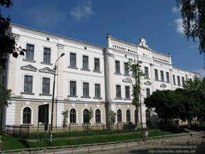 Ивано-Франковская область, город Коломыя. Бывшая гимназия, ныне - общеобразовательная школа № 1 им. В. Стефаника.