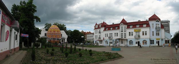 Ивано-Франковская область, город Коломыя. Здание музея писанковой росписи (музей «Писанка»), пр. В. Чорновола, 43-б.