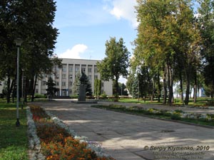 Сумщина. Конотоп. Фото. Горсовет и памятник В. И. Ленину.