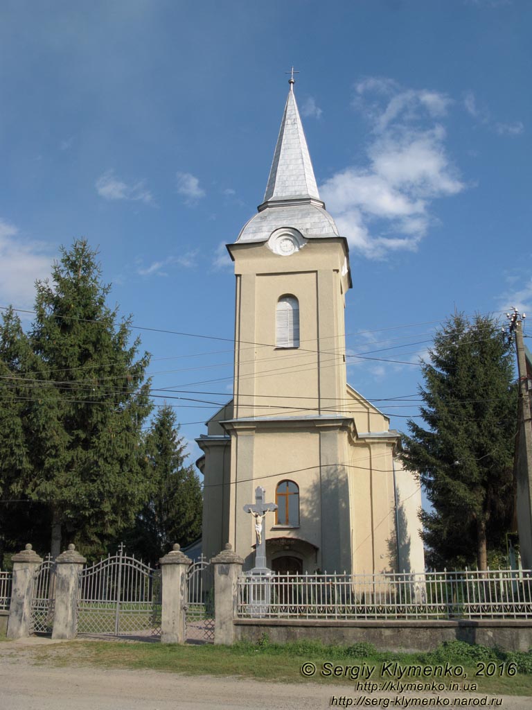 Закарпатская область, посёлок Королёво. Фото. Романо-католический храм (48°09'19"N, 23°07'34"E).