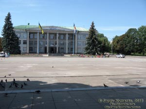 Коростышев (Житомирская область). Фото. Районный Дом Культуры (Соборная Площадь, 20).