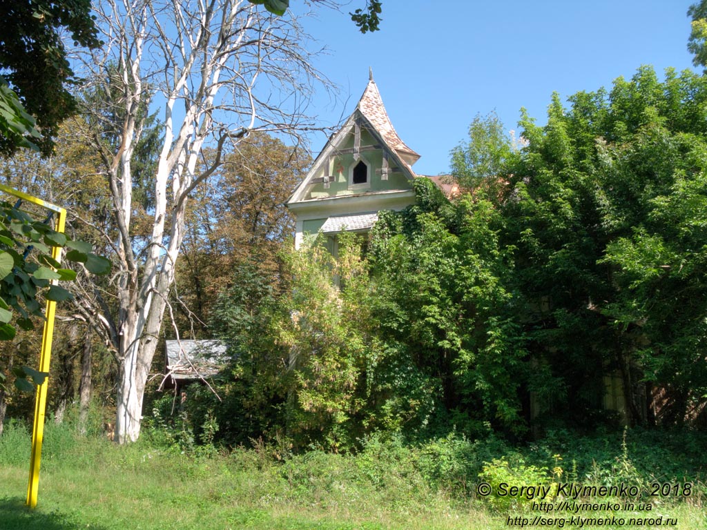 Копылов, Макаровский район (Киевская область). Фото. Бывшая усадьба семьи фон Мекк, главное здание (50°24'32"N, 29°53'30"E). Вид с юга.